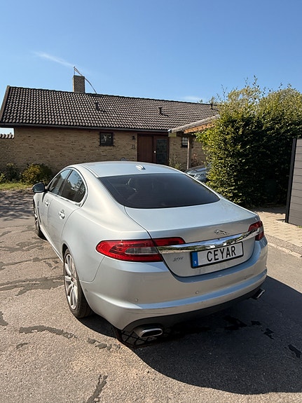 Jaguar XF 3 of 10