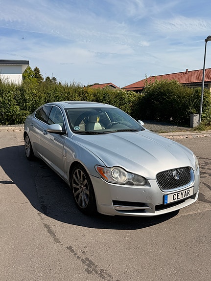Jaguar XF 2 of 10