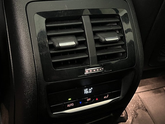 BMW iX3 25 of 30