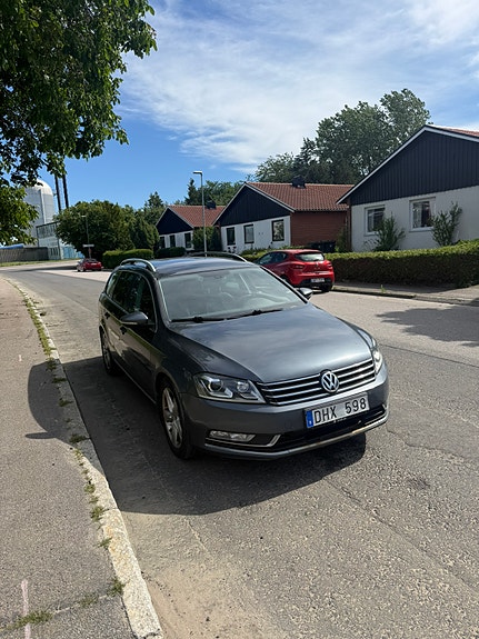 Volkswagen Passat 2 of 6