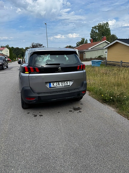 Peugeot 5008 3 of 7