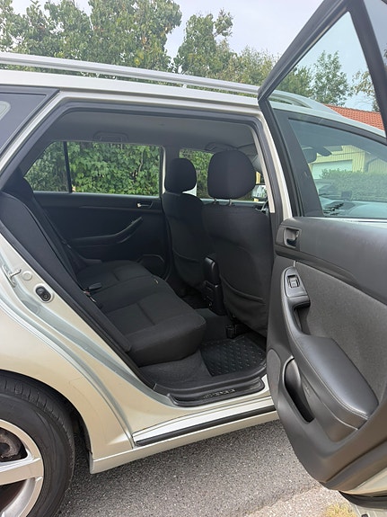 Toyota Avensis 7 of 7