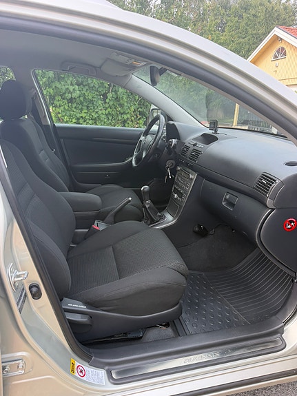 Toyota Avensis 6 of 7