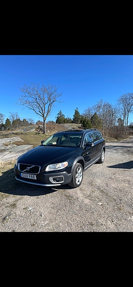 Volvo XC70 2 of 9