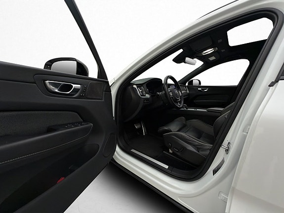 Volvo XC60 10 of 30