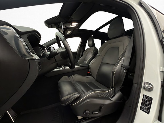 Volvo XC60 14 of 30