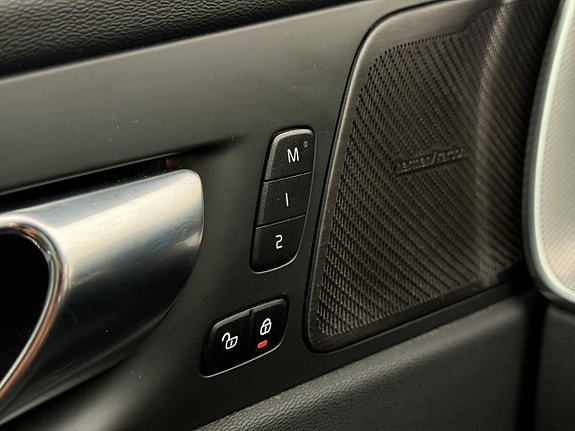 Volvo XC60 12 of 30