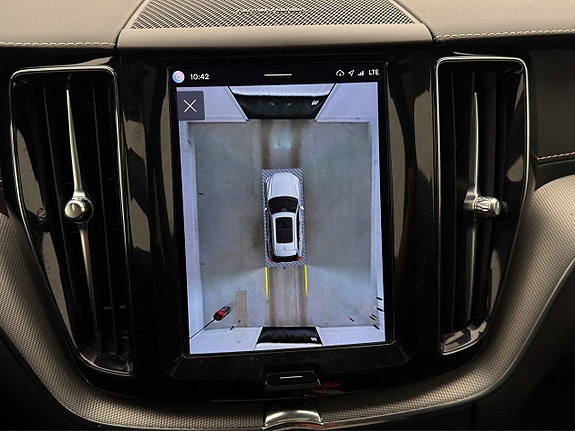 Volvo XC60 17 of 30