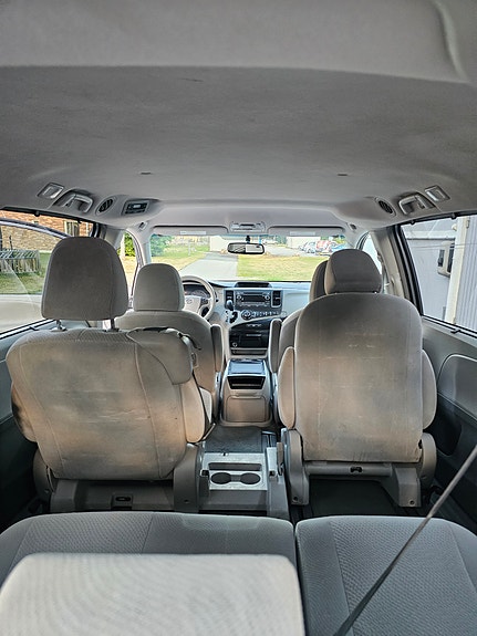 Toyota Sienna 6 of 9