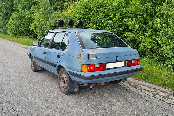 Volvo 360 2 of 7