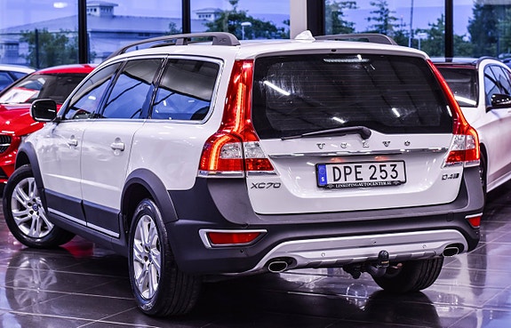 Volvo XC70 2 of 20
