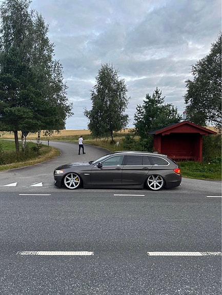 BMW 520d 3 of 6