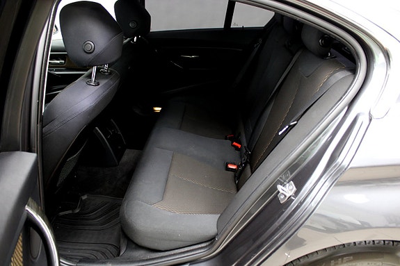 BMW 320d 9 of 22