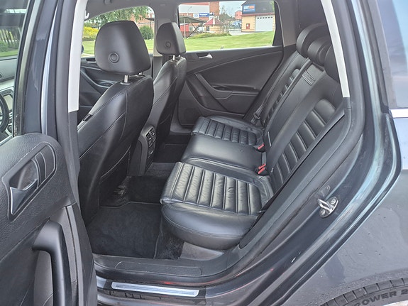 Volkswagen Passat 9 of 11