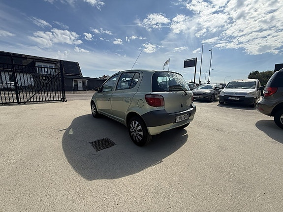 Toyota Yaris 6 of 13