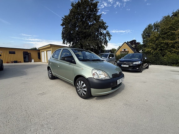 Toyota Yaris 3 of 13