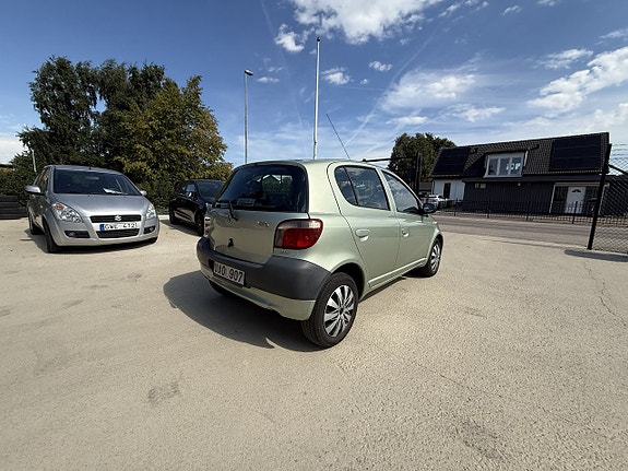 Toyota Yaris 7 of 13