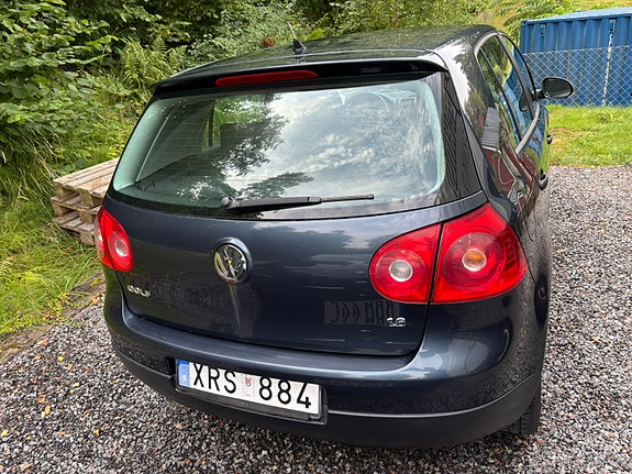 Volkswagen Golf V 2 of 9
