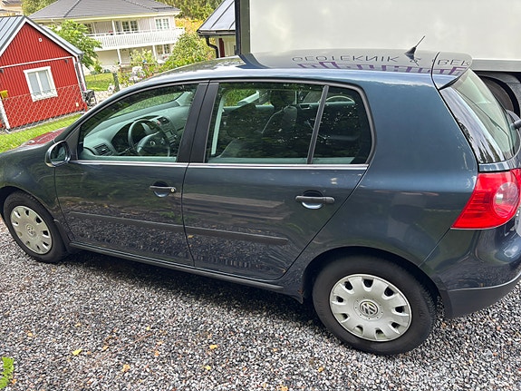 Volkswagen Golf V 3 of 9