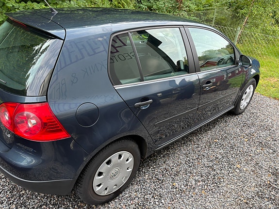 Volkswagen Golf V 5 of 9