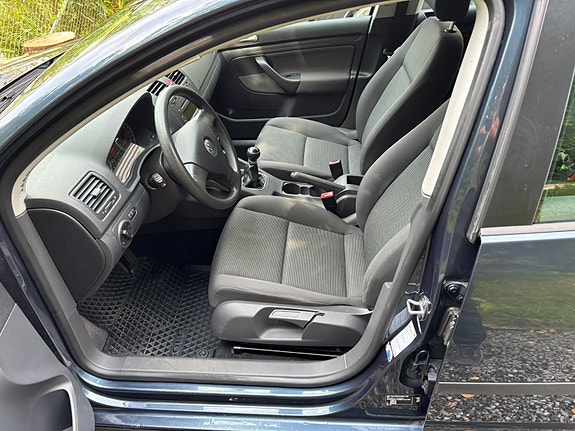 Volkswagen Golf V 6 of 9