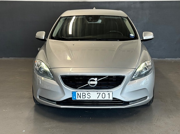 Volvo V40 3 of 24
