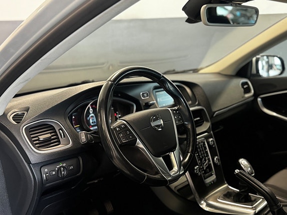 Volvo V40 11 of 24