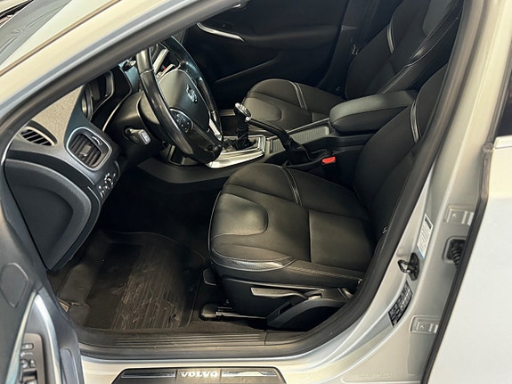 Volvo V40 12 of 24