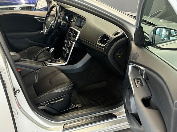 Volvo V40 16 of 24