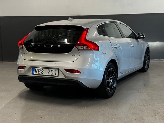 Volvo V40 7 of 24