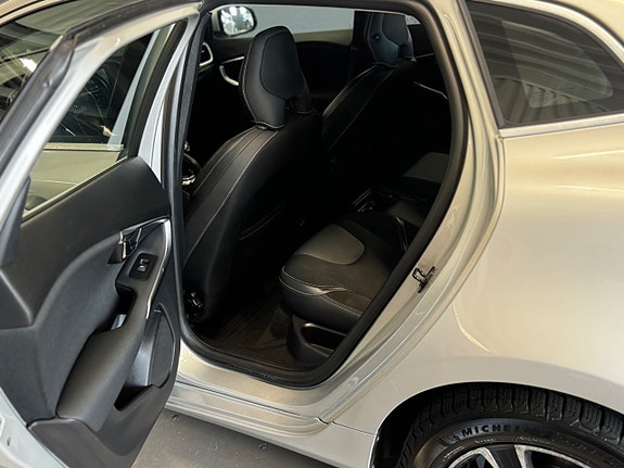 Volvo V40 15 of 24