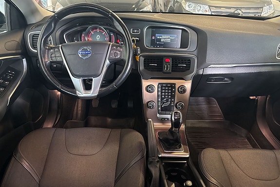Volvo V40 Cross Country 13 of 18