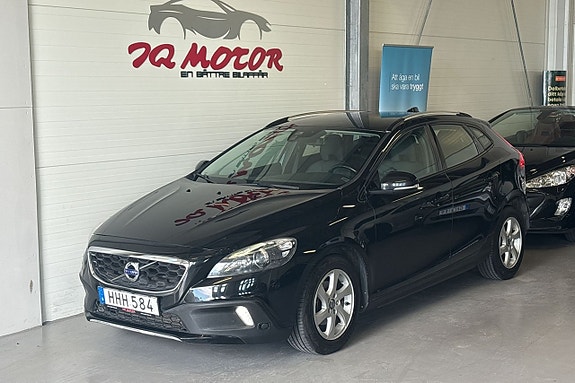 Volvo V40 Cross Country 2 of 18