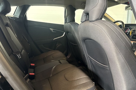 Volvo V40 Cross Country 11 of 18