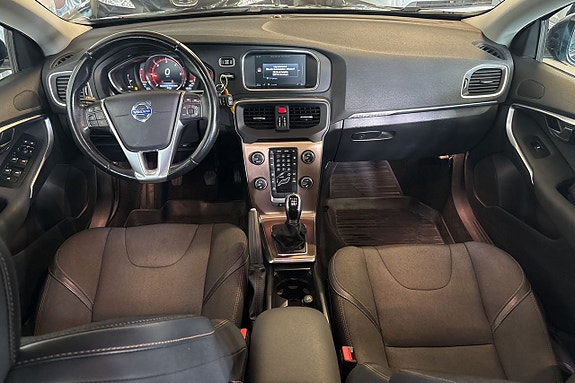 Volvo V40 Cross Country 12 of 18