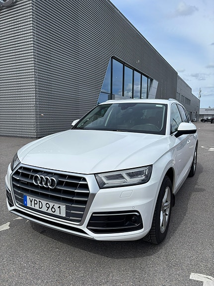 Audi Q5 2 of 6