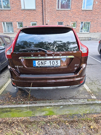 Volvo XC60 2 of 10