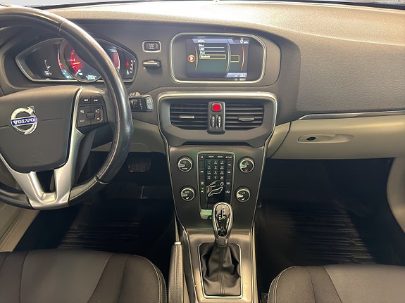 Volvo V40 12 of 20