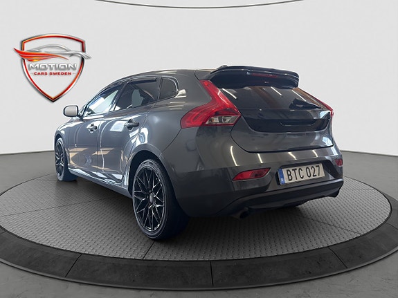 Volvo V40 7 of 20