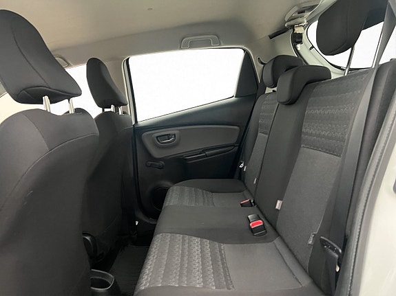 Toyota Yaris 13 of 23
