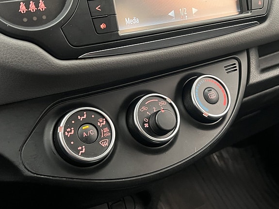 Toyota Yaris 21 of 23
