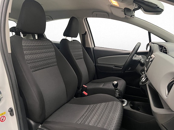 Toyota Yaris 11 of 23