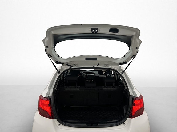 Toyota Yaris 23 of 23