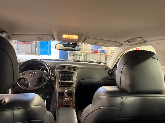 Lexus IS250 10 of 15