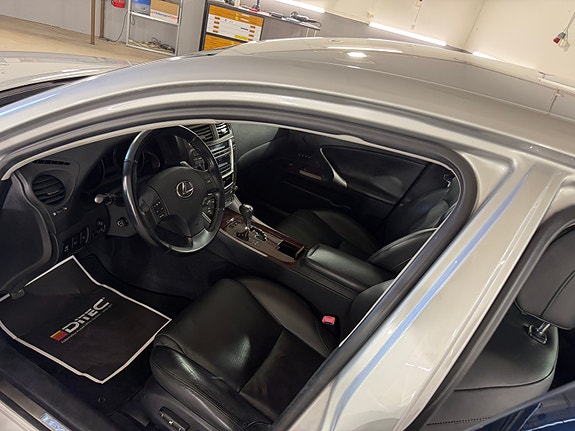 Lexus IS250 8 of 15