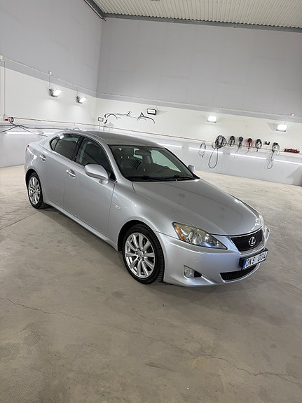 Lexus IS250 2 of 15