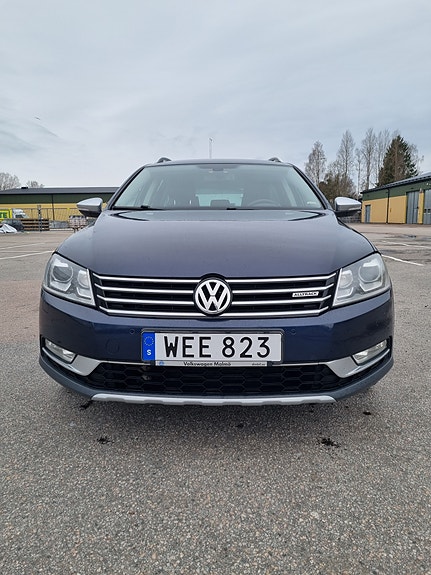 Volkswagen Passat Alltrack 2 of 10