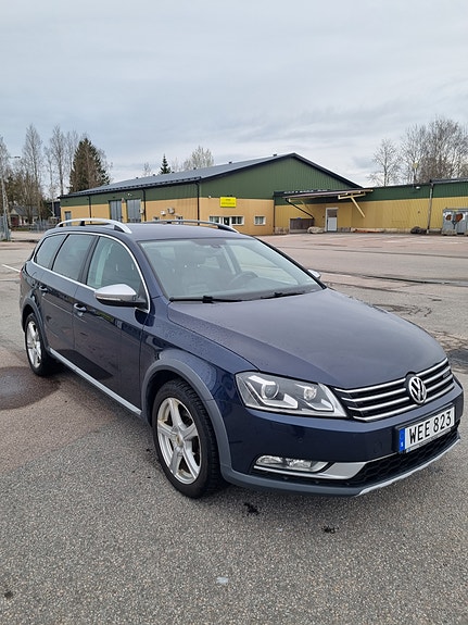 Volkswagen Passat Alltrack 3 of 10