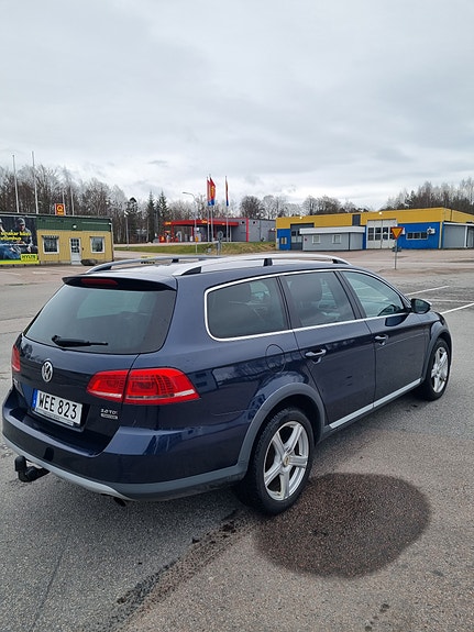 Volkswagen Passat Alltrack 5 of 10