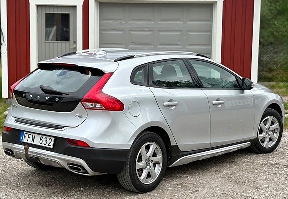 Volvo V40 Cross Country 4 of 23
